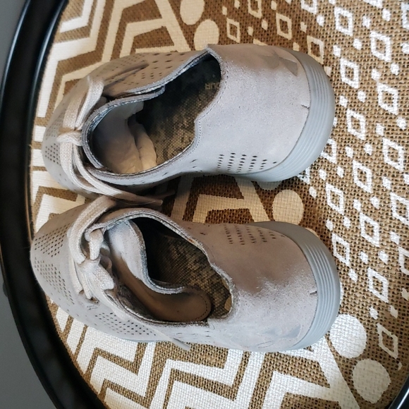 Under Armour Limited Edition Shoes - Picture 3 of 7